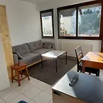 Au Calme Avec Balcon Proche Geneve Daire *