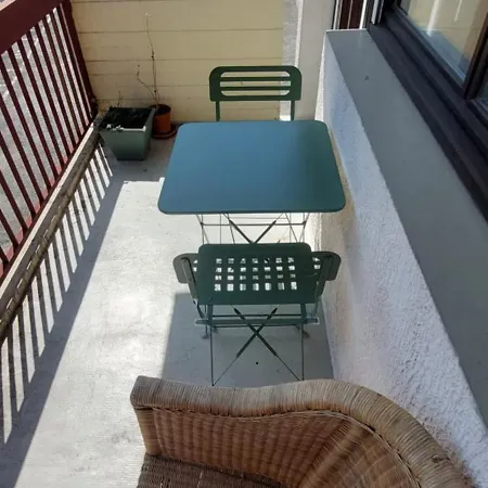 Au Calme Avec Balcon Proche Geneve Lejlighed
